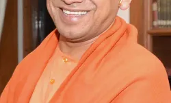 बच्ची बोली आप जैसा देश को मिले PM- CM योगी ने मुस्कुराकर दिया ये जवाब