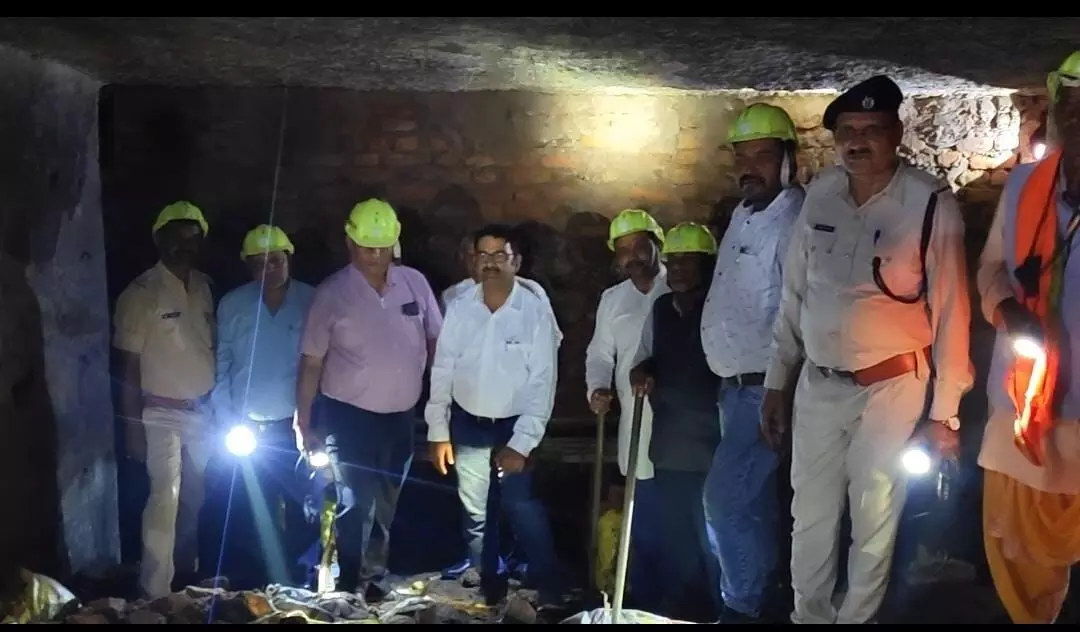 बंद पड़ी कोयला खदानों का कालरी प्रबंधन कर किया औचक निरीक्षण