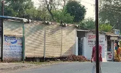 अफसर सो रहे चादर तानकर- सरकारी जमीन लोग कब्जा रहे निडर होकर अफसर सो रहे चादर तानकर- सरकारी जमीन लोग कब्जा रहे निडर होकर