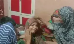 हैवान बना बेटा- AMU छात्र ने कैंची से हमला कर मां बाप को लगाया ठिकाने हैवान बना बेटा- AMU छात्र ने कैंची से हमला कर मां बाप को लगाया ठिकाने