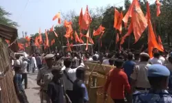 प्रतिबंध रहा बेअसर- रामनवमी पर निकाली गई शोभायात्रा- चप्पे-चप्पे पर प्रतिबंध रहा बेअसर- रामनवमी पर निकाली गई शोभायात्रा- चप्पे-चप्पे पर