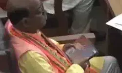 सदन की कार्यवाही में नही लगा मन- BJP विधायक पोर्न फिल्म देखने में हुए.. सदन की कार्यवाही में नही लगा मन- BJP विधायक पोर्न फिल्म देखने में हुए..