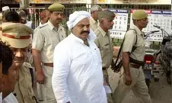 उम्र कैद के साथ हुलिया भी बदला- कैदी नंबर 17052 बना डॉन उम्र कैद के साथ हुलिया भी बदला- कैदी नंबर 17052 बना डॉन