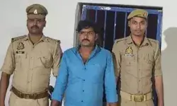 तलब मिटाने को टॉयलेट पहुंचा यात्री सिगरेट पीते गिरफ्तार