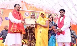 डिप्टी CM केशव प्रसाद ने लगाईं ग्राम चौपाल - जनता से किया संवाद डिप्टी CM केशव प्रसाद ने लगाईं ग्राम चौपाल - जनता से किया संवाद