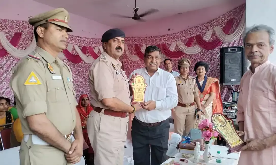 प्रोग्राम में मुख्य अतिथि के रूप में पहुंचे CDO- पुलिस को मिला सम्मान