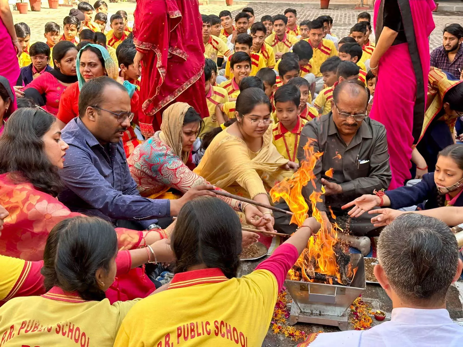 पी.आर.पब्लिक स्कूल में यज्ञ आयोजन के साथ नए सत्र की शुरुआत