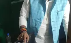 अस्पताल के औचक निरीक्षण में मिली गंदगी- डिप्टी CM ने उठाई झाड़ू और.. अस्पताल के औचक निरीक्षण में मिली गंदगी- डिप्टी CM ने उठाई झाड़ू और..