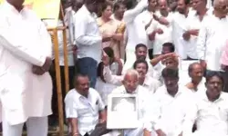 टिकट के लिए नेताओं में सिरफुटव्वल- घेरा पार्टी दफ्तर- खूब हुई.. टिकट के लिए नेताओं में सिरफुटव्वल- घेरा पार्टी दफ्तर- खूब हुई..