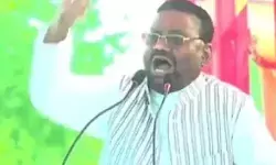 अखिलेश के सामने स्वामी प्रसाद ने दिया विवादित बयान- मुकदमा दर्ज अखिलेश के सामने स्वामी प्रसाद ने दिया विवादित बयान- मुकदमा दर्ज