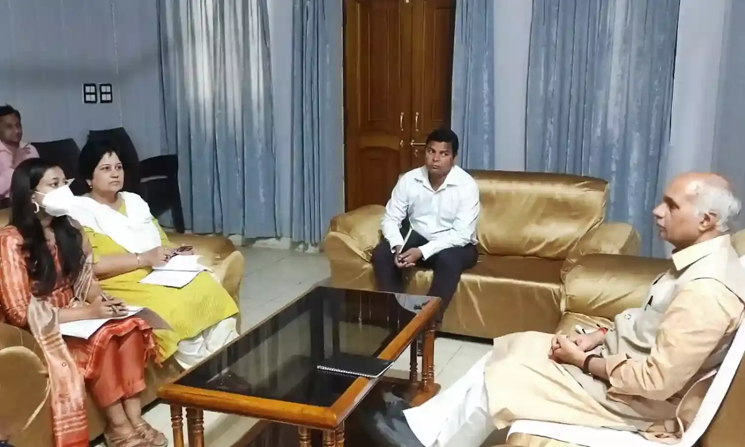 मंत्री ने दिया मदरसे में पढने वाले छात्र व छात्राएं की शिक्षा पर जोर