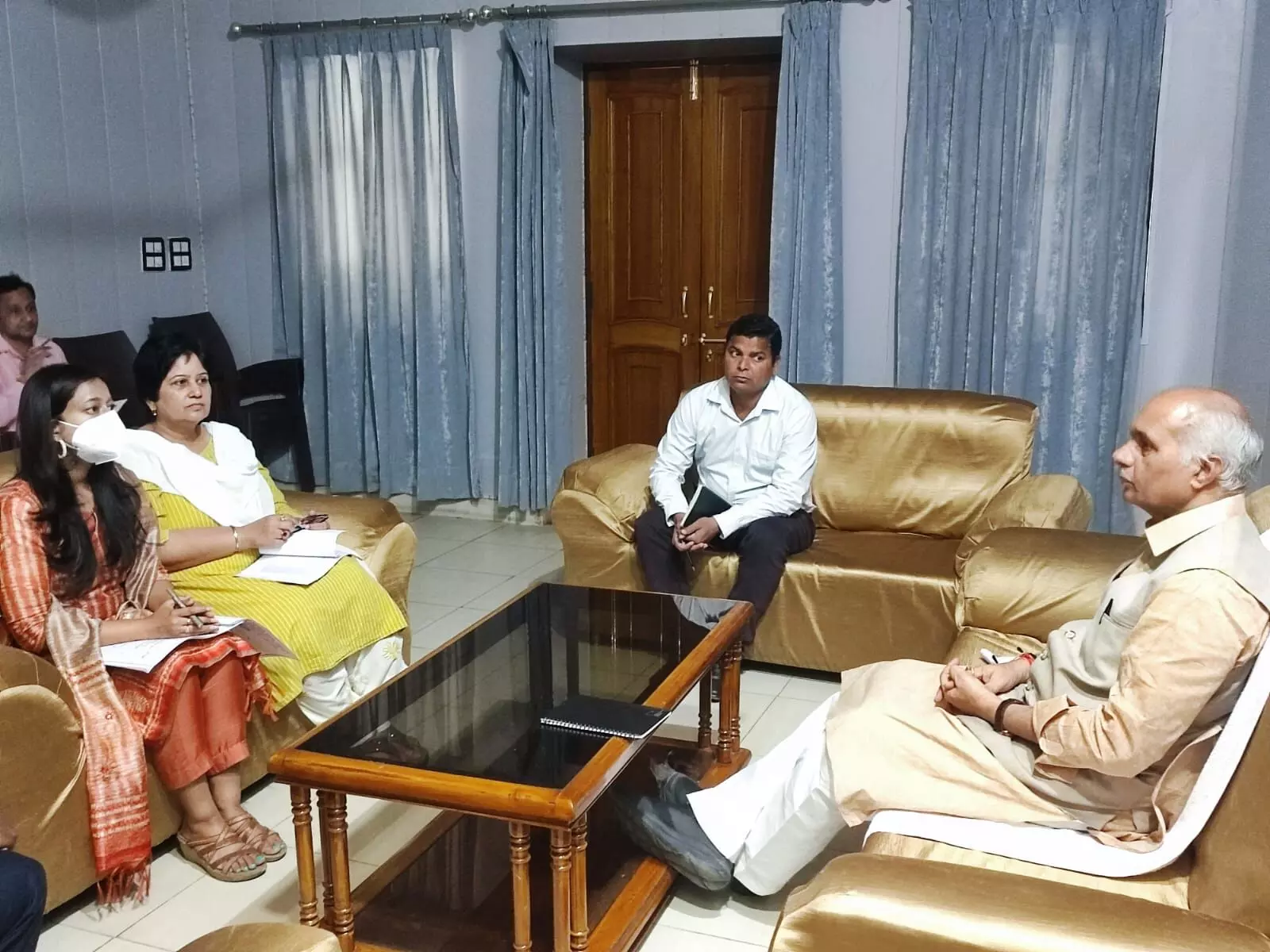 मंत्री ने दिया मदरसे में पढने वाले छात्र व छात्राएं की शिक्षा पर जोर