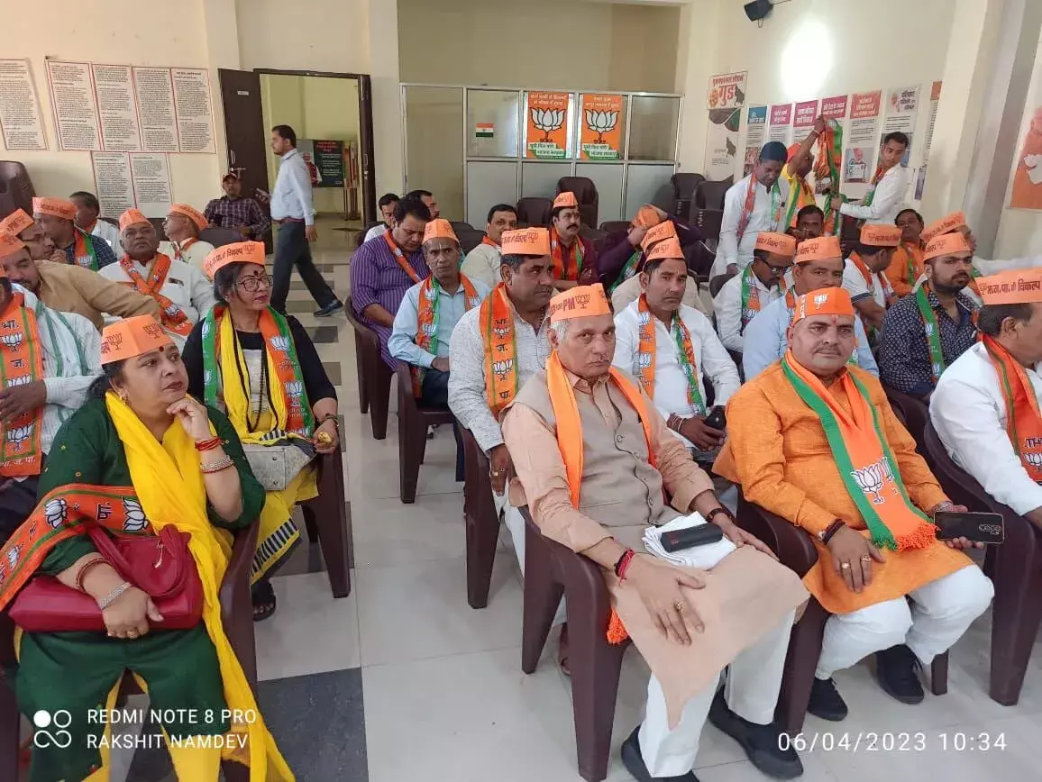 बीजेपी के स्थापना दिवस पर किया ध्वजारोहण- ली पार्टी मजबूती की शपथ बीजेपी के स्थापना दिवस पर किया ध्वजारोहण- ली पार्टी मजबूती की शपथ