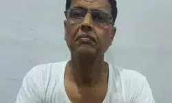 माफिया डॉन भाइयों की सलामती के लिए पीछा करने वाली बहन फरार माफिया डॉन भाइयों की सलामती के लिए पीछा करने वाली बहन फरार