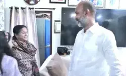 पेपर लीक मामले में गिरफ्तार BJP प्रदेशाध्यक्ष रिहा होते ही पहुंचे मंदिर पेपर लीक मामले में गिरफ्तार BJP प्रदेशाध्यक्ष रिहा होते ही पहुंचे मंदिर