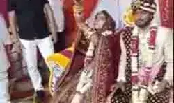 दूल्हे के साथ स्टेज पर बैठी दुल्हन ने पिस्टल से दागी दनादन गोलियां दूल्हे के साथ स्टेज पर बैठी दुल्हन ने पिस्टल से दागी दनादन गोलियां