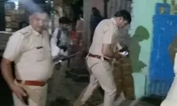 धार्मिक स्थल में घुसे हथियारबंद युवकों का हंगामा- लाठी डंडों से हमला धार्मिक स्थल में घुसे हथियारबंद युवकों का हंगामा- लाठी डंडों से हमला