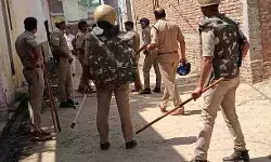 युवक की हत्या से भड़का आक्रोश- फूंके आरोपी के घर व खेत