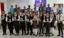 एसडी कॉलेज में स्टूडेंट किया गया स्मार्ट फोन का वितरण एसडी कॉलेज में स्टूडेंट किया गया स्मार्ट फोन का वितरण