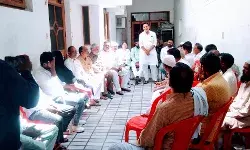 जय भारत सत्याग्रह को लेकर कांग्रेसियों ने की बैठक - तय हुआ प्लान जय भारत सत्याग्रह को लेकर कांग्रेसियों ने की बैठक - तय हुआ प्लान