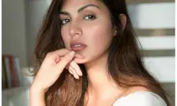 रिया चक्रवर्ती रोडीज से कमबैक करने को है तैयार रिया चक्रवर्ती रोडीज से कमबैक करने को है तैयार