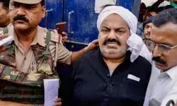 दहशत के सफर पर माफिया डॉन- बाहर निकलते ही कांपी अतीक की जुबान दहशत के सफर पर माफिया डॉन- बाहर निकलते ही कांपी अतीक की जुबान