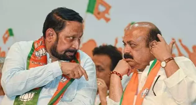 BJP में शुरू हुई सिर फुटव्वल- मंत्री ने उतारा भगवा चोला- पूर्व CM बागी