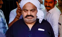 माफिया डॉन की इधर यूपी में एंट्री- उधर अतीक के ठिकानों पर पड़ा छापा माफिया डॉन की इधर यूपी में एंट्री- उधर अतीक के ठिकानों पर पड़ा छापा