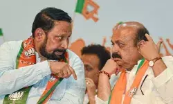 BJP में शुरू हुई सिर फुटव्वल- मंत्री ने उतारा भगवा चोला- पूर्व CM बागी BJP में शुरू हुई सिर फुटव्वल- मंत्री ने उतारा भगवा चोला- पूर्व CM बागी