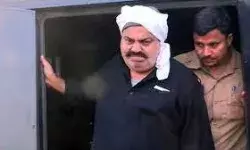 पुलिस का दावा- पाकिस्तान से हथियार मंगाता था अतीक अहमद पुलिस का दावा- पाकिस्तान से हथियार मंगाता था अतीक अहमद