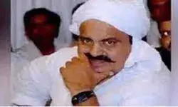 जरायम की दुनिया से लेकर राजनीति के गलियारे तक बोलती थी अतीक की तूती जरायम की दुनिया से लेकर राजनीति के गलियारे तक बोलती थी अतीक की तूती