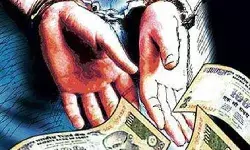 रिश्वतखोरी के अलग-अलग मामलों में जज के रीडर सहित चार गिरफ्तार रिश्वतखोरी के अलग-अलग मामलों में जज के रीडर सहित चार गिरफ्तार