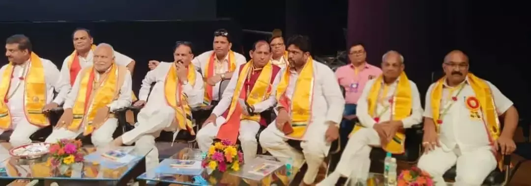 गौरव जैन साथियों सहित महिला सम्मेलन में हुए शामिल गौरव जैन साथियों सहित महिला सम्मेलन में हुए शामिल