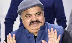 जेल में रहकर भी अपना आर्थिक साम्राज्य स्थापित कर रहा था अतीक जेल में रहकर भी अपना आर्थिक साम्राज्य स्थापित कर रहा था अतीक