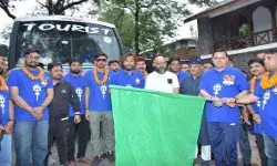 CM ने केदारनाथ धाम के सेवादारों के वाहन को हरी झंडी दिखाकर किया रवाना CM ने केदारनाथ धाम के सेवादारों के वाहन को हरी झंडी दिखाकर किया रवाना