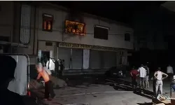 दवा गोदाम में लगी आग हुआ करोड़ों का नुकसान- जांच में जुटी पुलिस दवा गोदाम में लगी आग हुआ करोड़ों का नुकसान- जांच में जुटी पुलिस