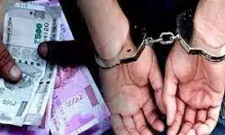 पुलिस कांस्टेबल दस हजार रुपए की रिश्वत लेते गिरफ्तार पुलिस कांस्टेबल दस हजार रुपए की रिश्वत लेते गिरफ्तार