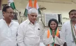 पूर्व विधायक की पुत्री ने थामा कांग्रेस का दामन पूर्व विधायक की पुत्री ने थामा कांग्रेस का दामन