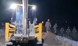 कोल्ड स्टोर में हुआ हादसा - तीन मजदूरों के दबने की खबर कोल्ड स्टोर में हुआ हादसा - तीन मजदूरों के दबने की खबर