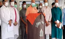 CM योगी ने कहा- अब यूपी में नो कर्फ्यू- नो दंगा- यूपी में सब चंगा CM योगी ने कहा- अब यूपी में नो कर्फ्यू- नो दंगा- यूपी में सब चंगा