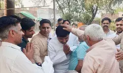 प्रत्याशी और नेता के संस्कार- सभी को हाथ जोड़कर नमस्कार- जनता में वाह वाह