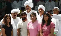 सरकारी ढाल नहीं आई काम- डब्ल्यूएफआई चीफ बृजभूषण पर आज एफआईआर सरकारी ढाल नहीं आई काम- डब्ल्यूएफआई चीफ बृजभूषण पर आज एफआईआर