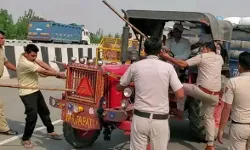 भाकियू का UP हरियाणा बॉर्डर पर हंगामा- हाथापाई कर पुलिस पर ट्रैक्टर...