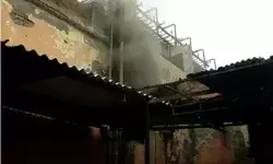 पूर्व बसपा सांसद के भाई के मीट प्लांट में लगी आग- लाखों का माल जलकर राख पूर्व बसपा सांसद के भाई के मीट प्लांट में लगी आग- लाखों का माल जलकर राख