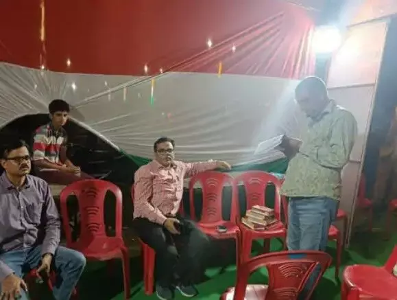 सड़क तक चुनावी दफ्तर बने देख भड़के एसडीएम-शुरू हुई कार्यवाही