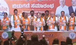 BJP का वादा-हर महीने 200 यूनिट बिजली, 3 गैस सिलेंडर मुफ्त-ग्रेजूएट को BJP का वादा-हर महीने 200 यूनिट बिजली, 3 गैस सिलेंडर मुफ्त-ग्रेजूएट को