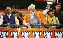 रोड शो में पीएम मोदी की गाड़ी पर फेंका मोबाइल- यह था मकसद रोड शो में पीएम मोदी की गाड़ी पर फेंका मोबाइल- यह था मकसद