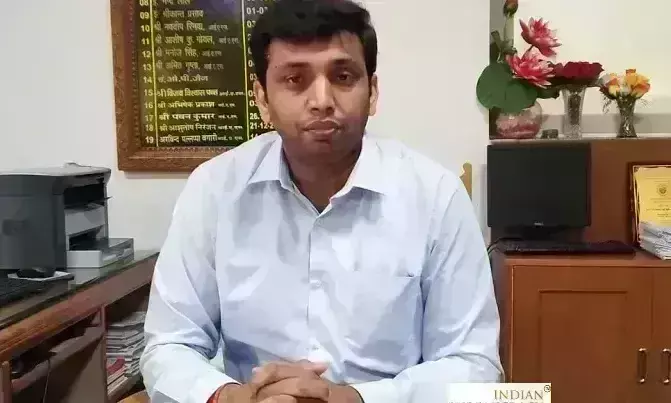 अवैध निर्माण एवं तस्करी के मामले में करें कठोर कार्यवाही- जिलाधिकारी अवैध निर्माण एवं तस्करी के मामले में करें कठोर कार्यवाही- जिलाधिकारी