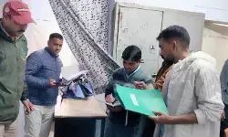 कॉलेज हॉस्टल के औचक निरीक्षण में डीएम को मिली शराब की बोतलें कॉलेज हॉस्टल के औचक निरीक्षण में डीएम को मिली शराब की बोतलें