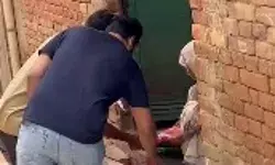 वोट के बदले साड़ी एवं मिठाई-वीडियों वायरल- चार हिरासत में लिये वोट के बदले साड़ी एवं मिठाई-वीडियों वायरल- चार हिरासत में लिये